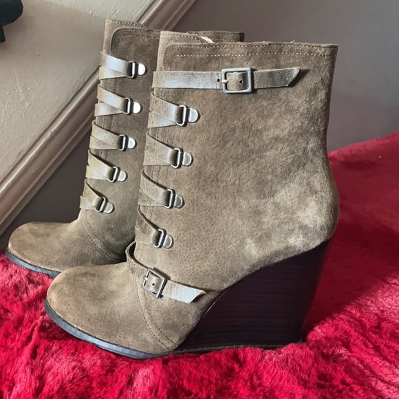 BCBG olive green ankle boots womens size 6. - Picture 5 of 6